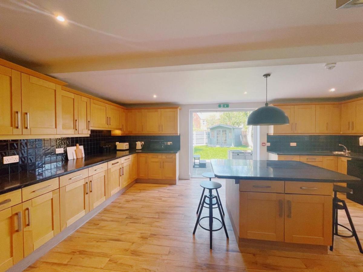 Stunning 8-Bed House With Sea & Beach Views Great Yarmouth Exterior photo