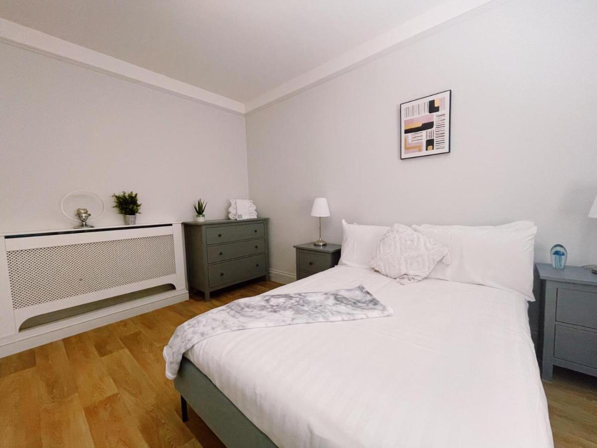 Stunning 8-Bed House With Sea & Beach Views Great Yarmouth Exterior photo
